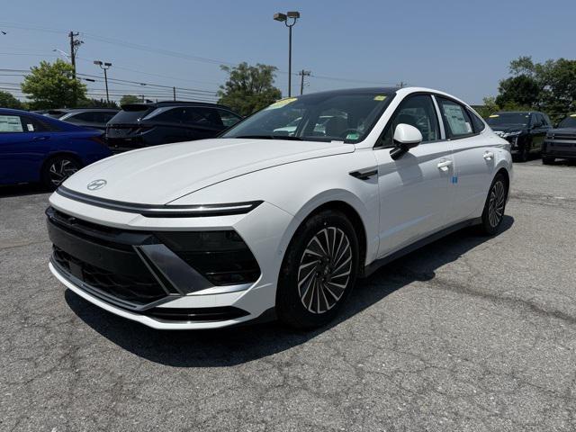 new 2025 Hyundai Sonata Hybrid car, priced at $37,225
