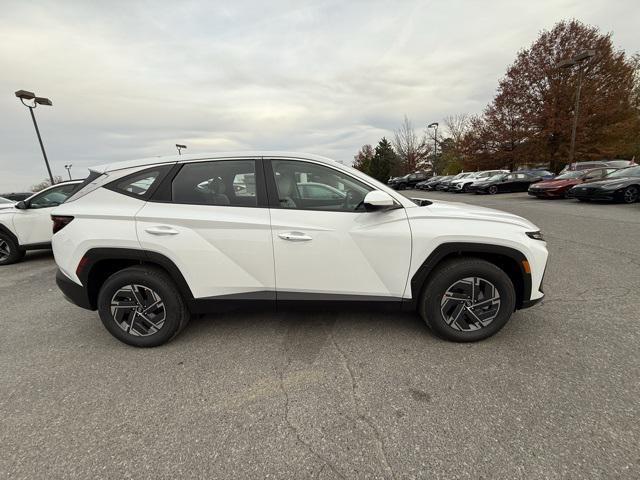 new 2026 Hyundai TUCSON Hybrid car, priced at $31,060