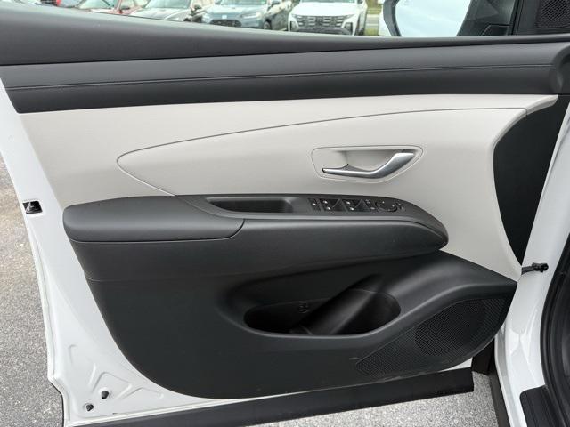 new 2026 Hyundai TUCSON Hybrid car, priced at $31,060