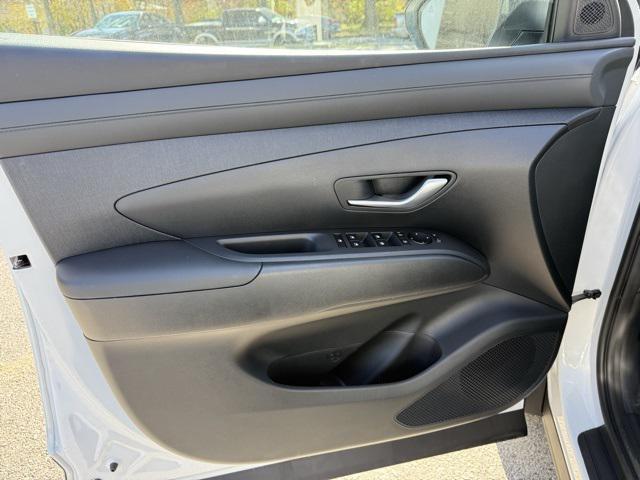 new 2026 Hyundai TUCSON Hybrid car, priced at $33,605