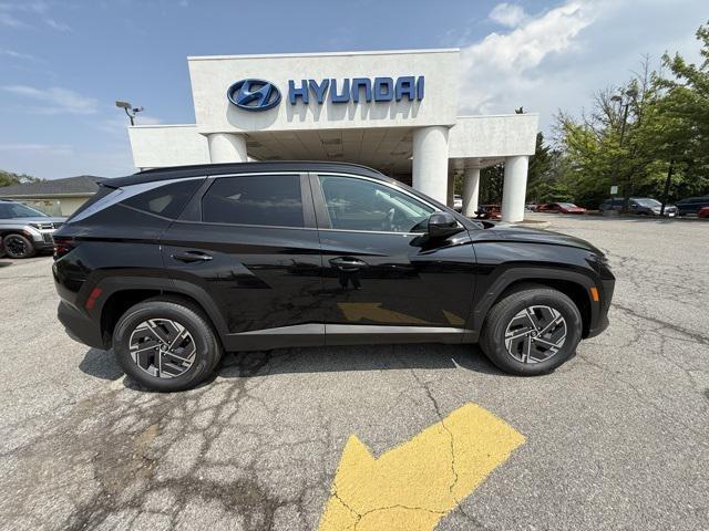 new 2025 Hyundai TUCSON Hybrid car, priced at $33,260