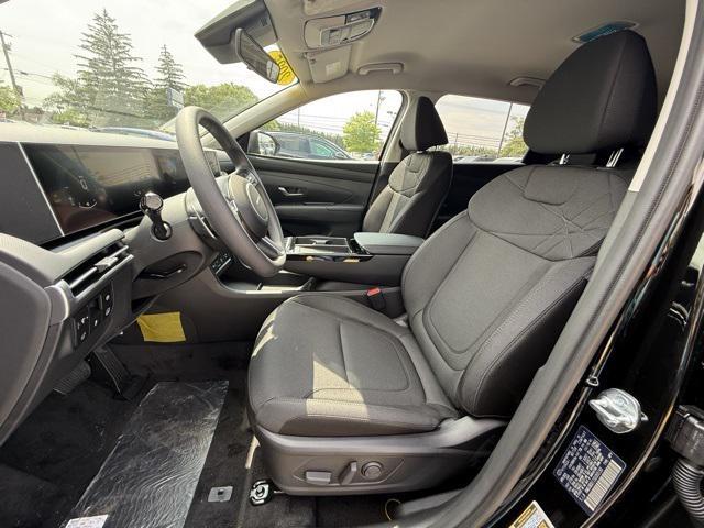 new 2025 Hyundai TUCSON Hybrid car, priced at $33,260