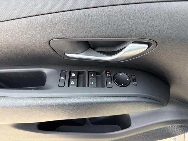 new 2025 Hyundai TUCSON Hybrid car, priced at $33,760