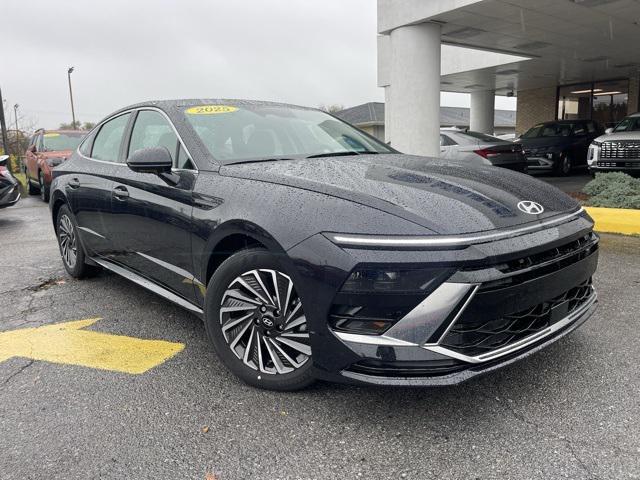 new 2025 Hyundai Sonata Hybrid car, priced at $30,550