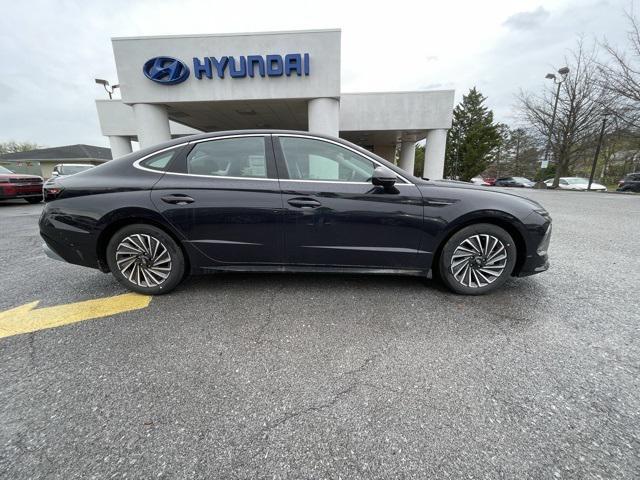 new 2025 Hyundai Sonata Hybrid car, priced at $30,510