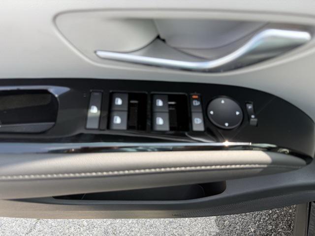 new 2025 Hyundai TUCSON Hybrid car, priced at $40,840