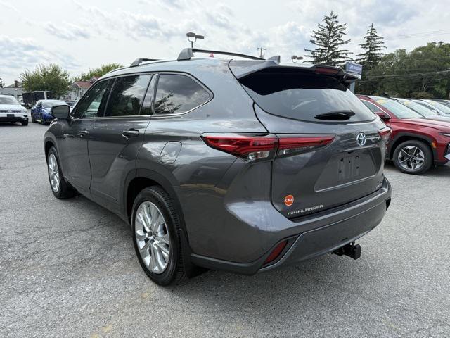 used 2021 Toyota Highlander Hybrid car, priced at $30,995