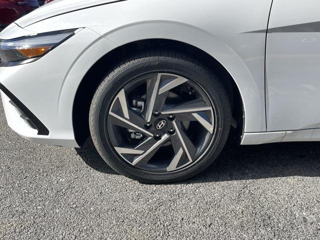 new 2025 Hyundai Elantra car, priced at $29,500