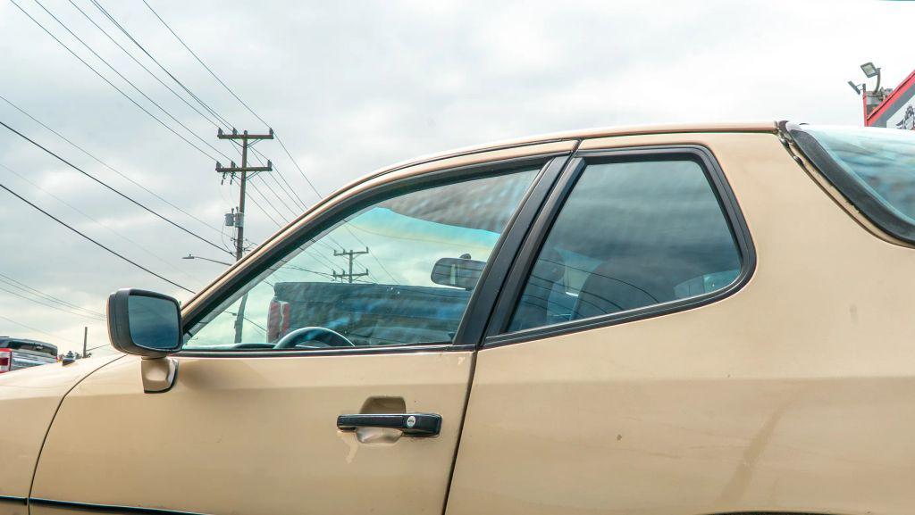 used 1988 Porsche 924 car, priced at $11,400