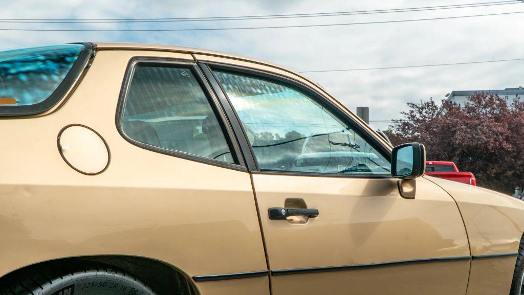 used 1988 Porsche 924 car, priced at $11,400