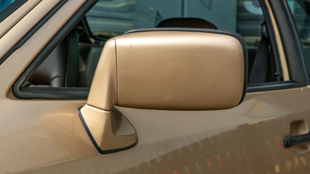 used 1988 Porsche 924 car, priced at $11,400