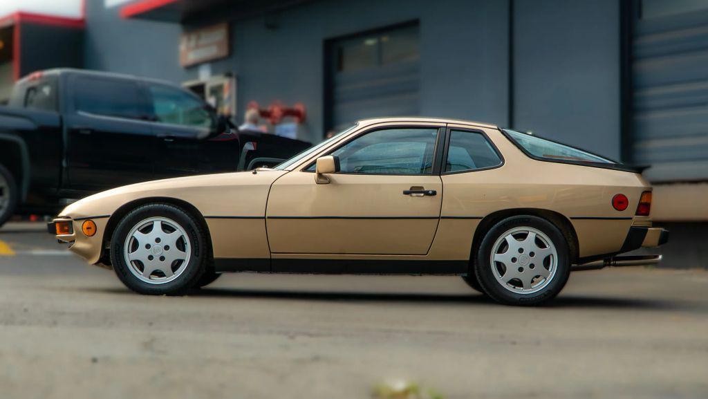 used 1988 Porsche 924 car, priced at $11,400
