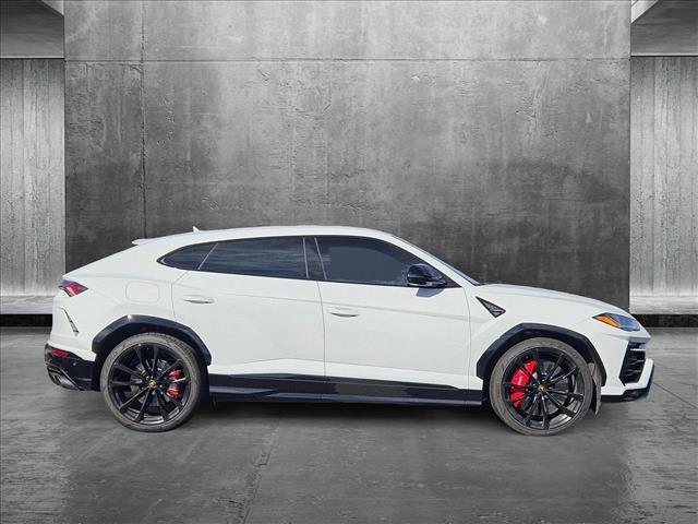 used 2022 Lamborghini Urus car, priced at $220,987