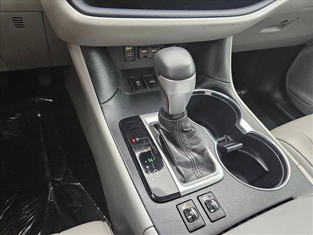 used 2019 Toyota Highlander car, priced at $23,395