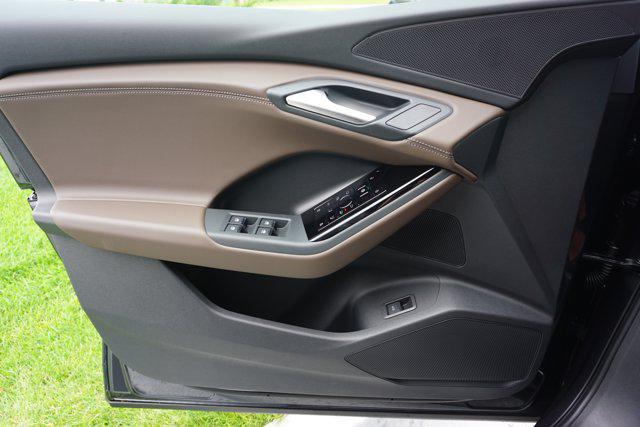 new 2025 Audi Q6 e-tron car, priced at $69,090