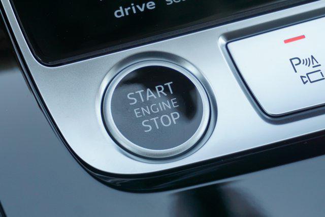 new 2025 Audi Q7 car, priced at $74,080