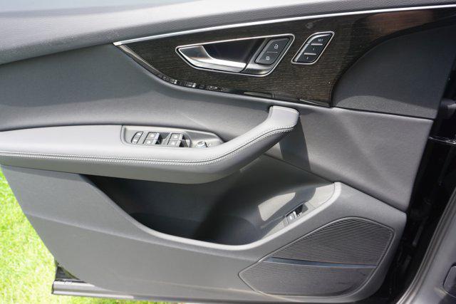new 2025 Audi Q7 car, priced at $73,350