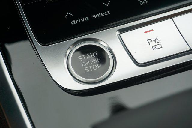 new 2025 Audi Q7 car, priced at $73,295