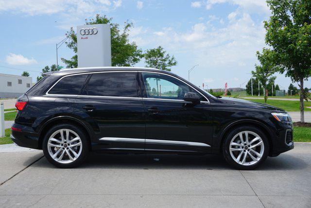 new 2025 Audi Q7 car, priced at $72,795