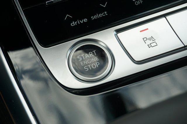 new 2025 Audi Q7 car, priced at $72,795