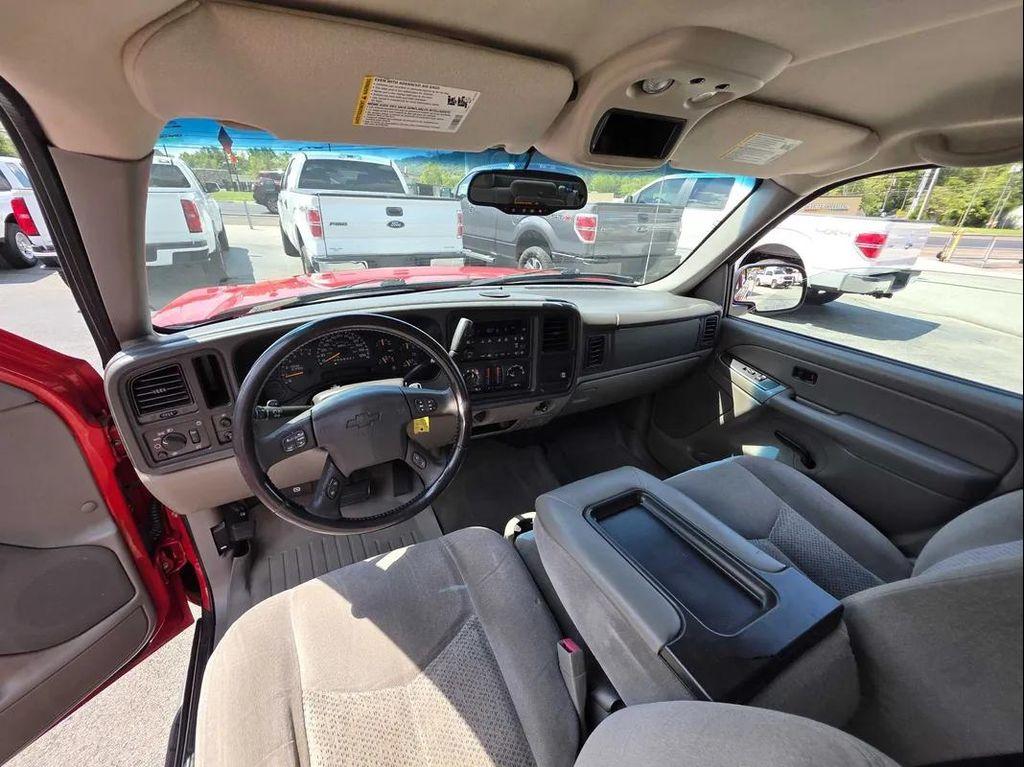 used 2006 Chevrolet Avalanche car, priced at $10,950