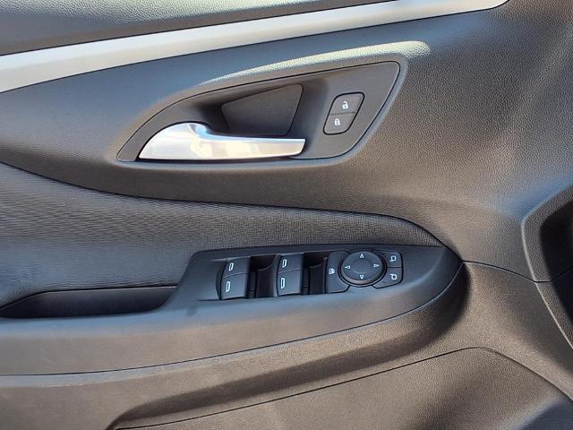 new 2025 Buick Envista car, priced at $26,230