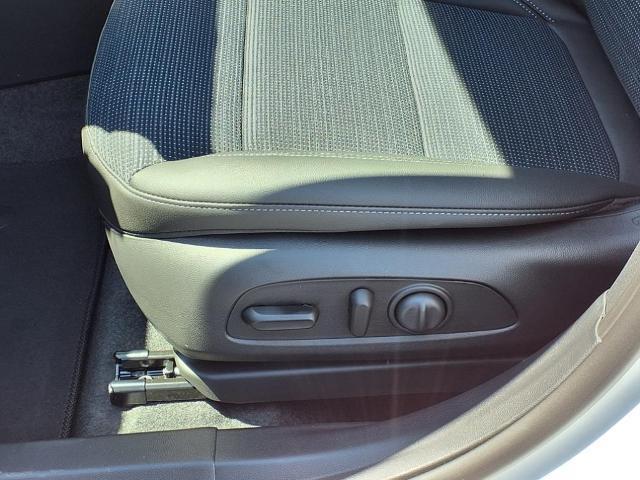new 2025 Buick Envista car, priced at $26,230