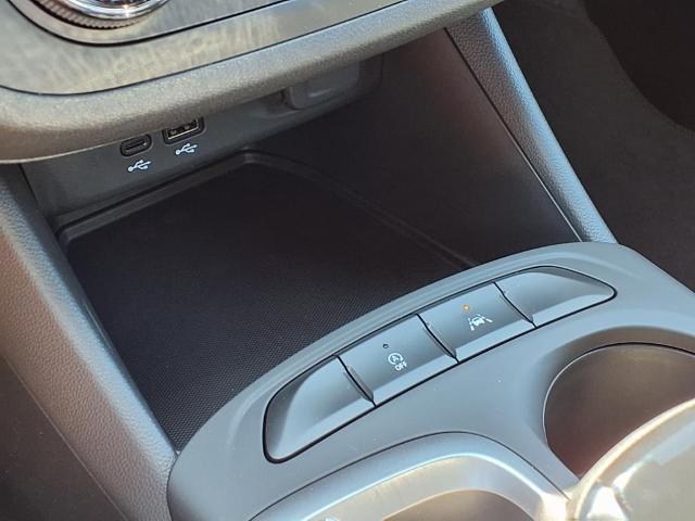 new 2025 Buick Envista car, priced at $26,230