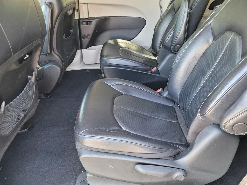 used 2022 Chrysler Pacifica Hybrid car, priced at $23,995