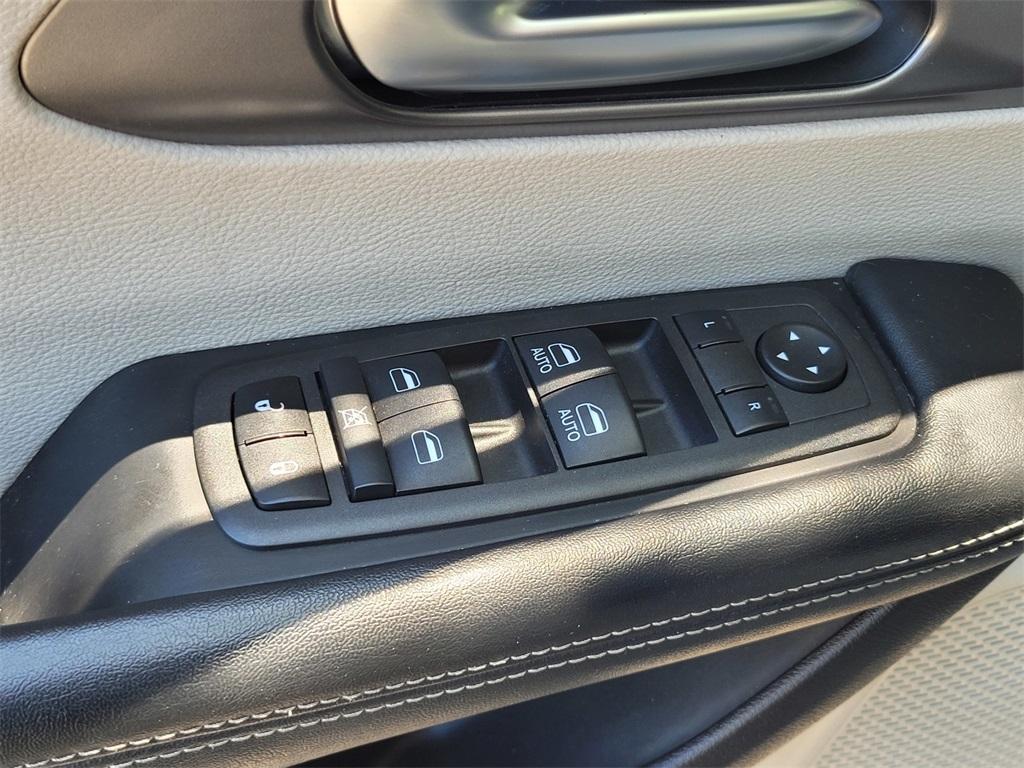 used 2022 Chrysler Pacifica Hybrid car, priced at $23,995