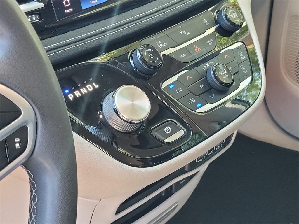 used 2022 Chrysler Pacifica Hybrid car, priced at $23,995