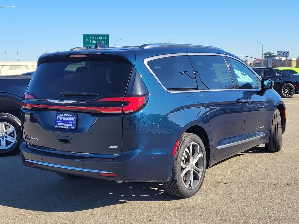 new 2025 Chrysler Pacifica car