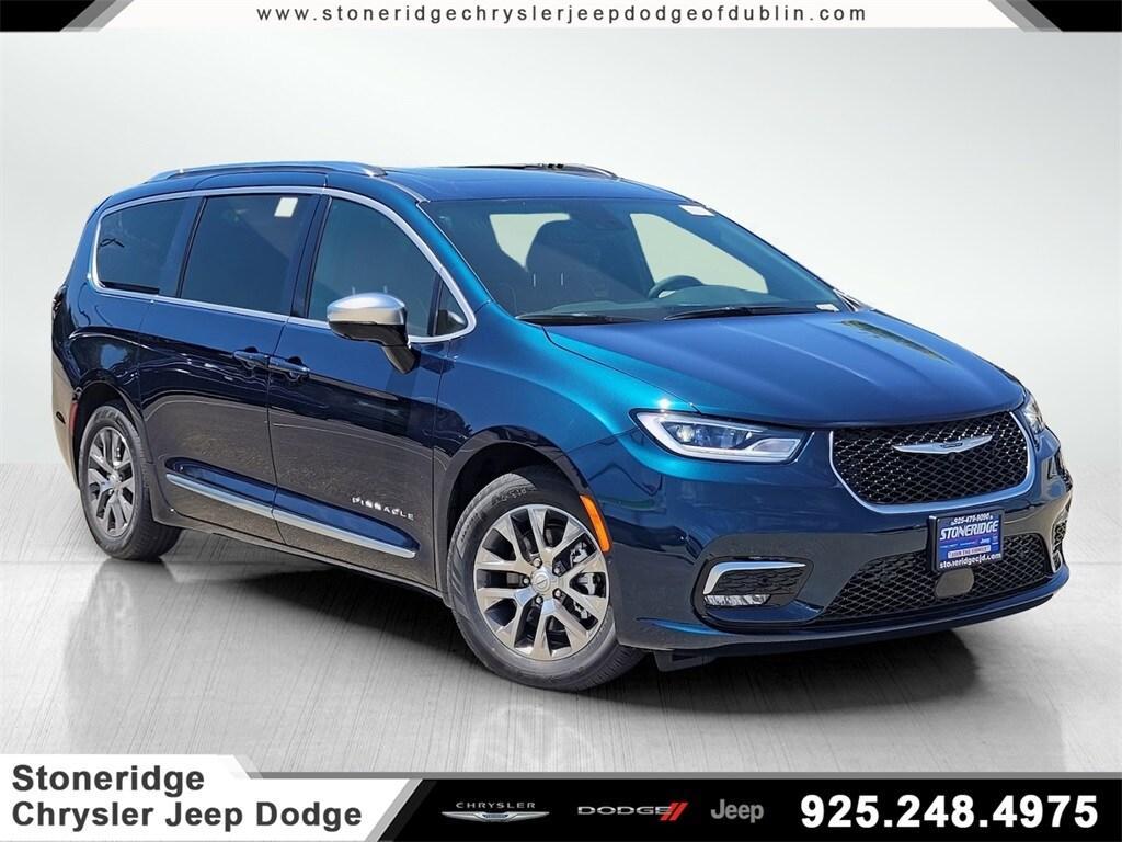 new 2025 Chrysler Pacifica Hybrid car, priced at $62,275