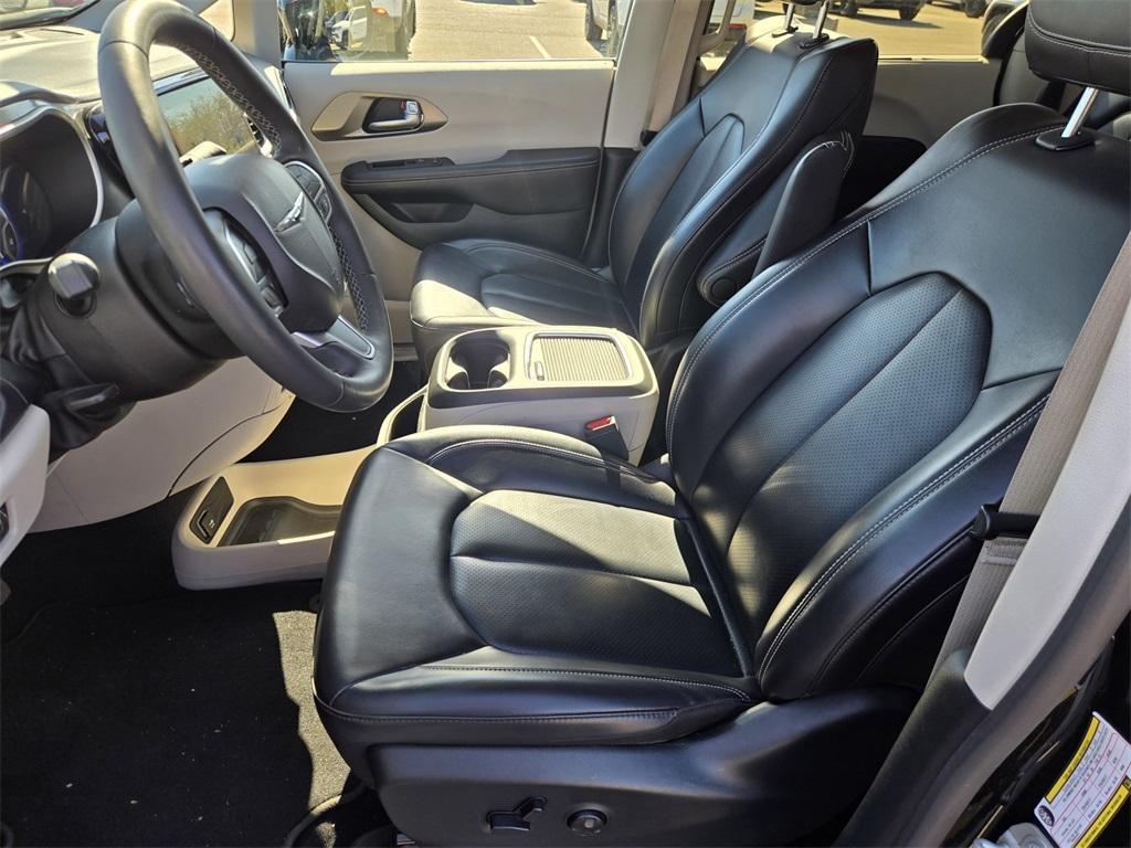 used 2024 Chrysler Pacifica car, priced at $36,809