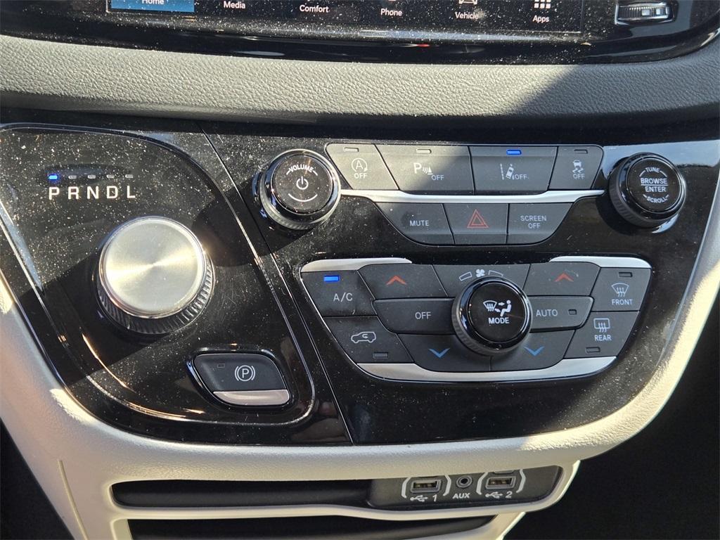 used 2024 Chrysler Pacifica car, priced at $36,809