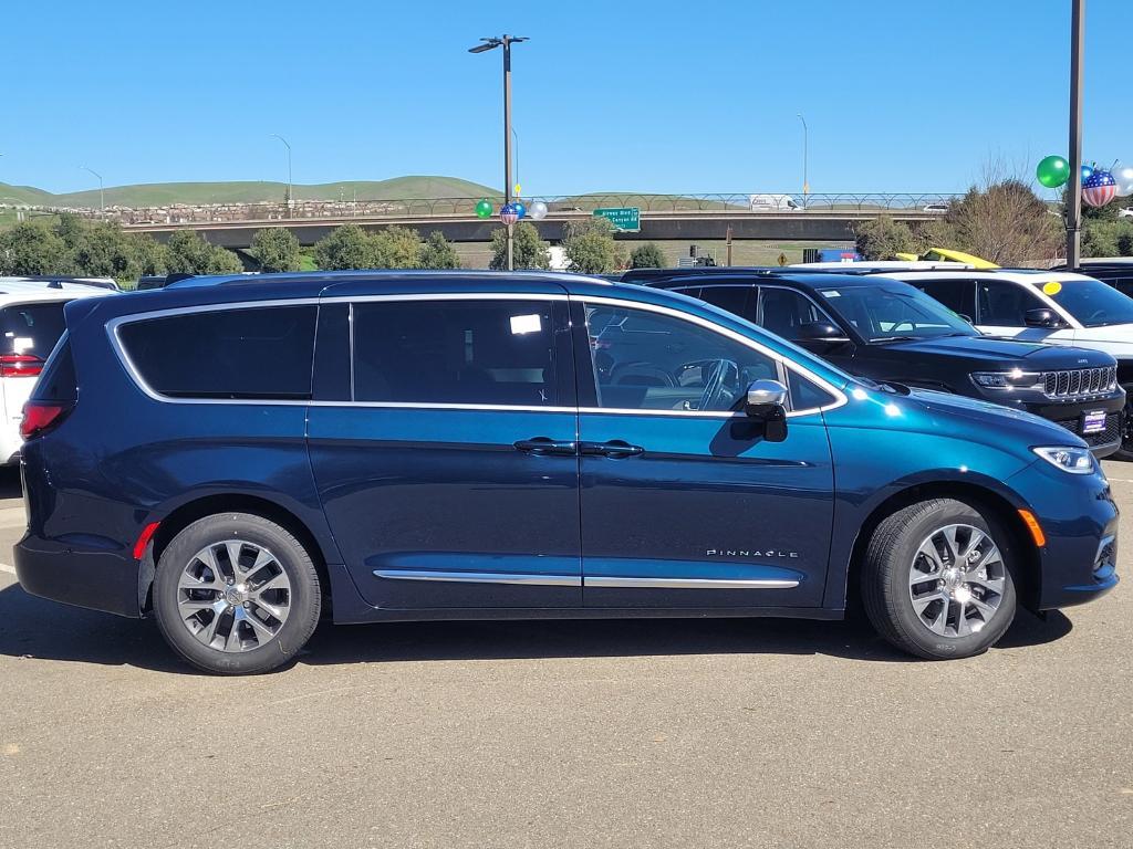 new 2025 Chrysler Pacifica Hybrid car, priced at $54,475