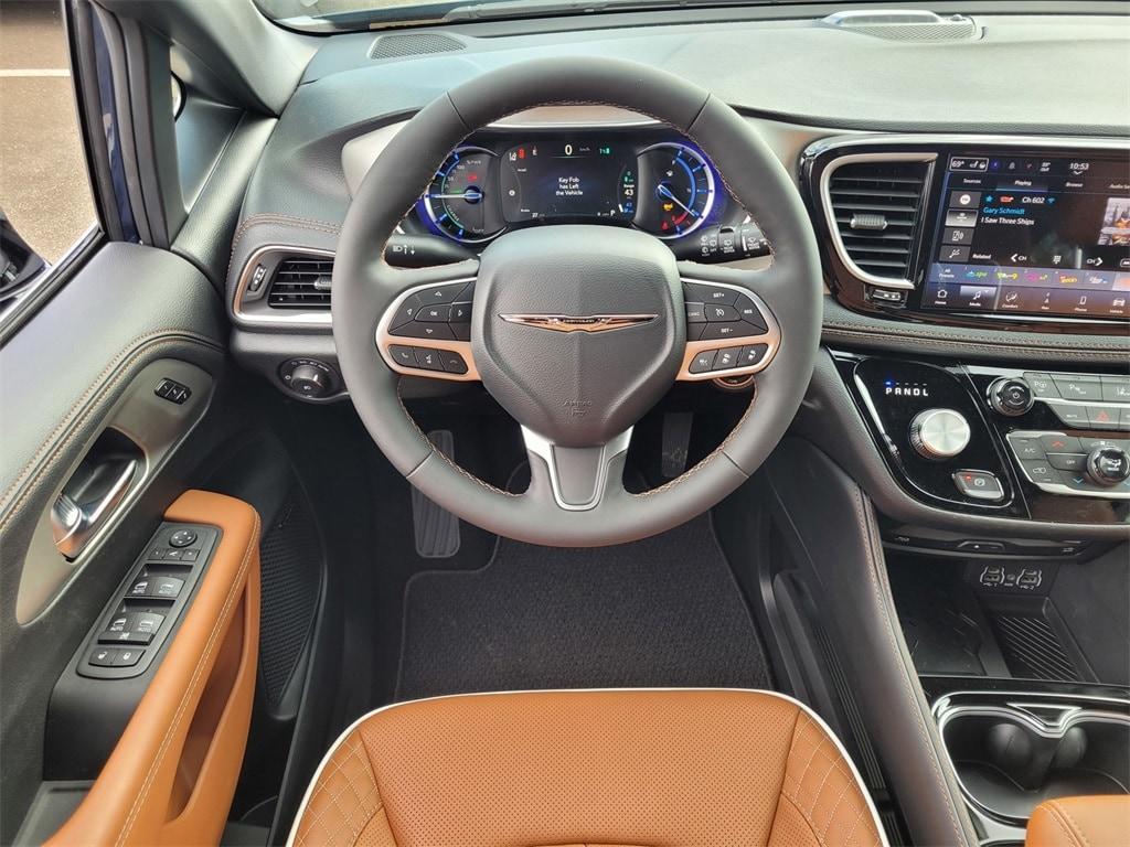 new 2025 Chrysler Pacifica Hybrid car, priced at $61,975