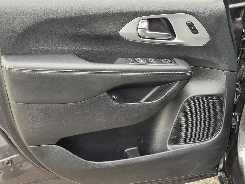 used 2020 Chrysler Pacifica Hybrid car, priced at $28,249