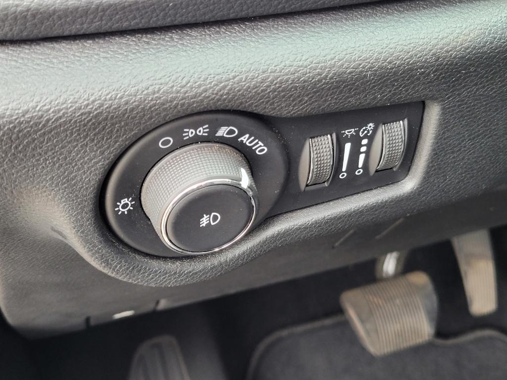 used 2020 Chrysler Pacifica Hybrid car, priced at $28,249