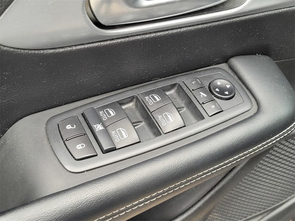 used 2020 Chrysler Pacifica Hybrid car, priced at $29,249
