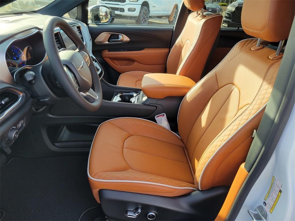 new 2025 Chrysler Pacifica Hybrid car, priced at $61,480