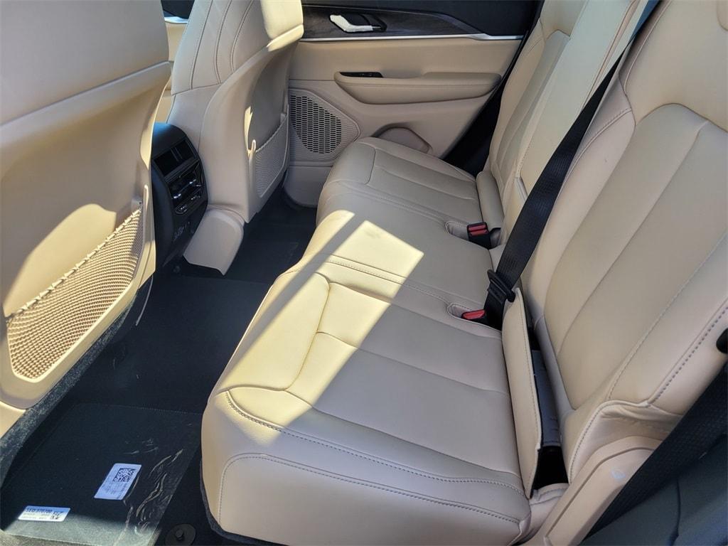 new 2025 Jeep Grand Cherokee car, priced at $47,895