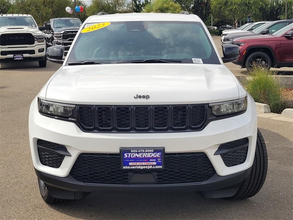 new 2025 Jeep Grand Cherokee car, priced at $48,275