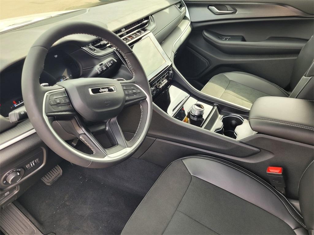 new 2025 Jeep Grand Cherokee car, priced at $48,275