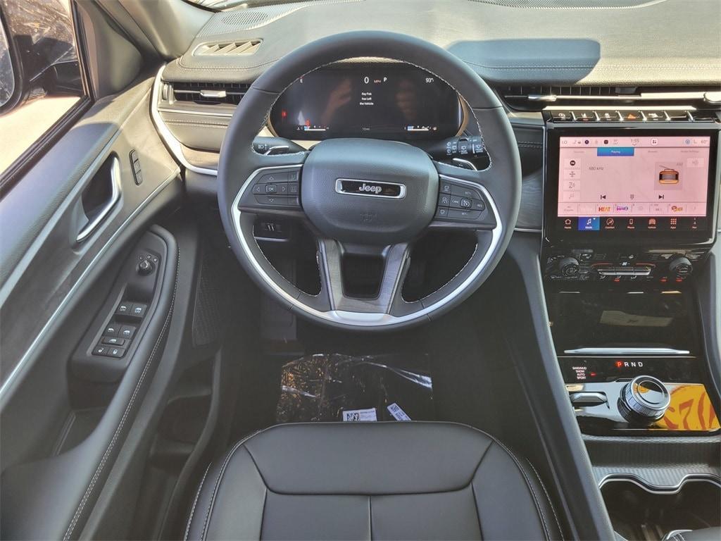 new 2025 Jeep Grand Cherokee car, priced at $51,215