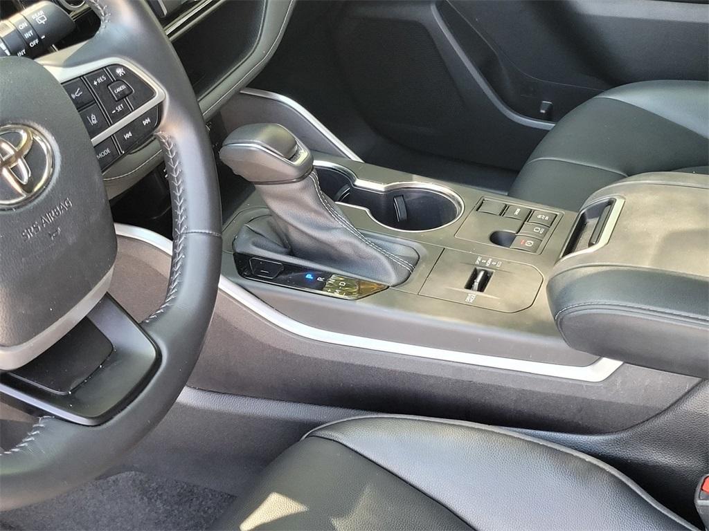 used 2024 Toyota Highlander car, priced at $39,955