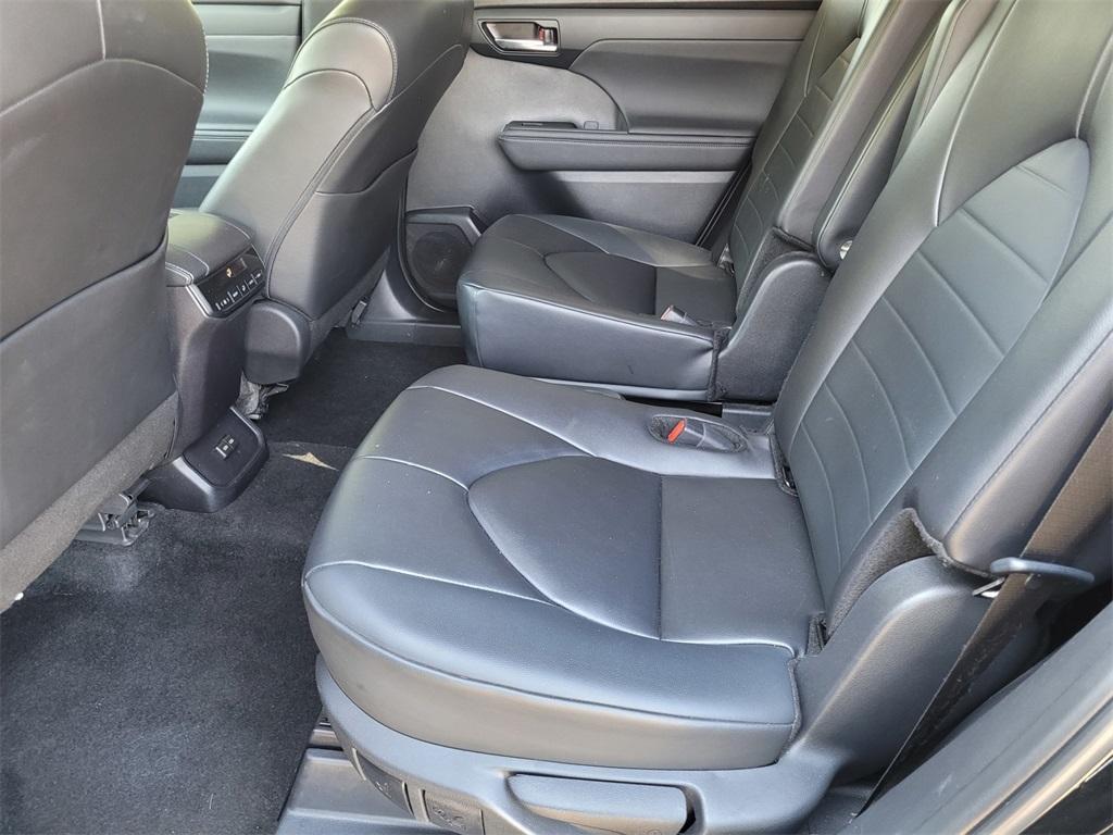 used 2024 Toyota Highlander car, priced at $39,955
