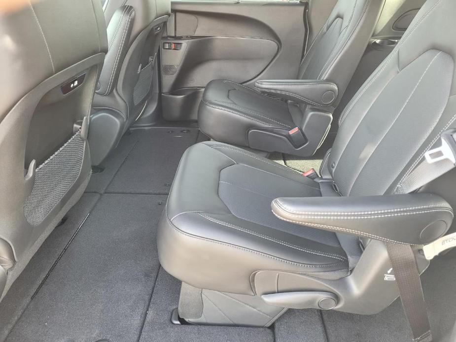 new 2025 Chrysler Pacifica car, priced at $43,995