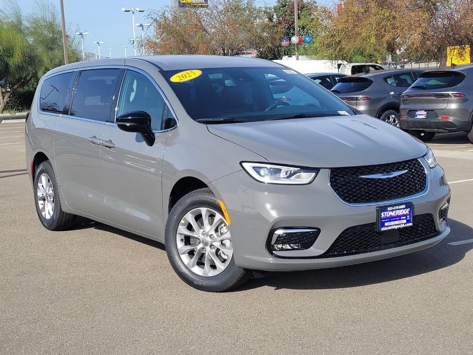 new 2025 Chrysler Pacifica car, priced at $43,995