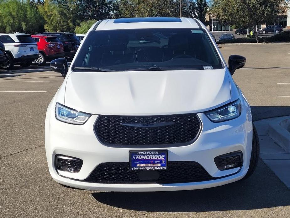 new 2023 Chrysler Pacifica Hybrid car, priced at $54,525